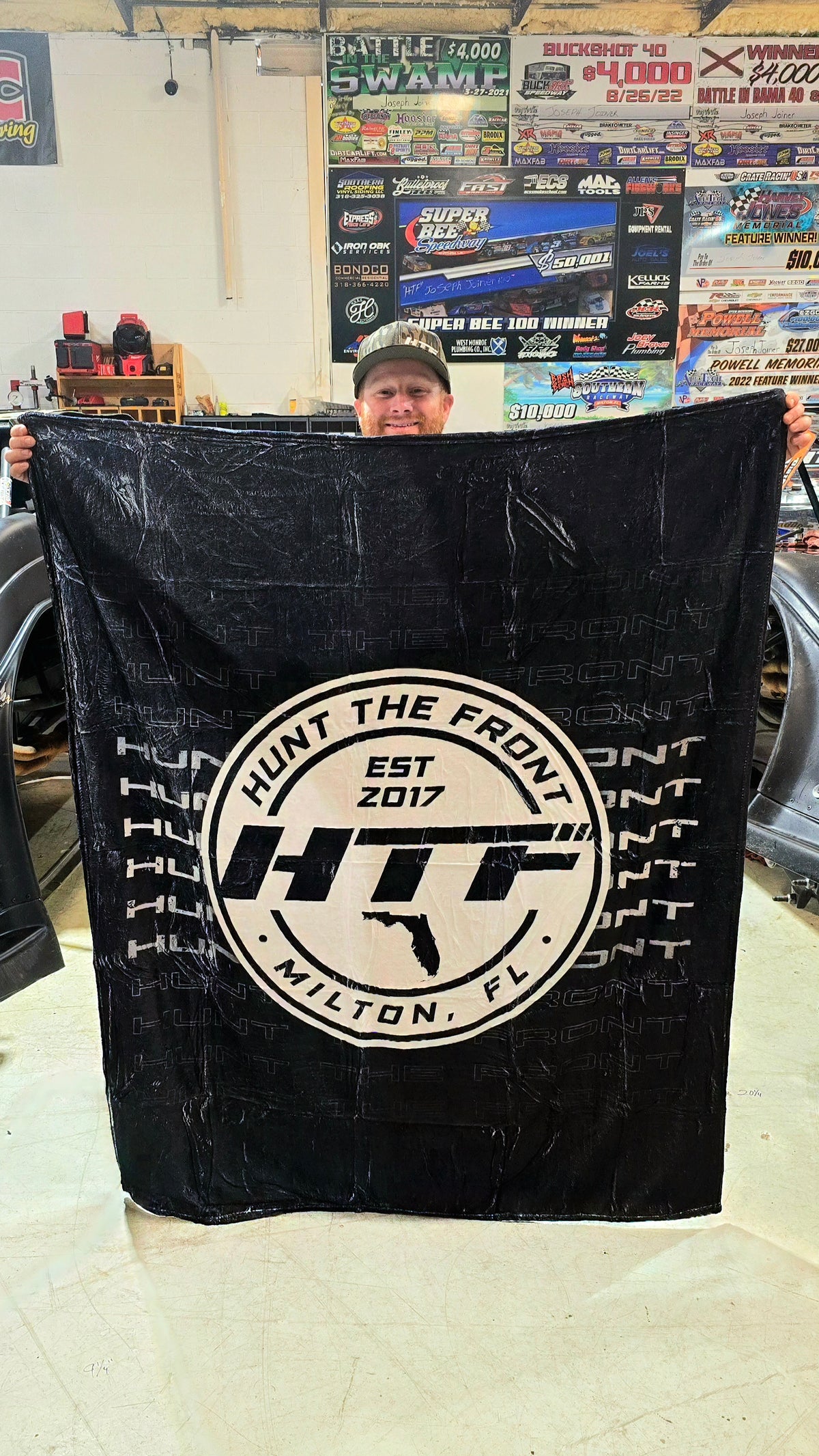 Hunt The Front Blanket